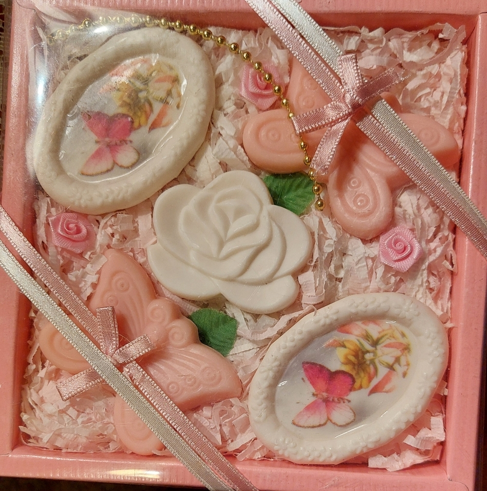 Vintage Butterfly and Floral Decorative Soap Set